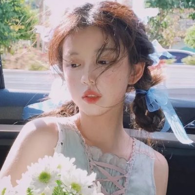 戴脚镣的女孩